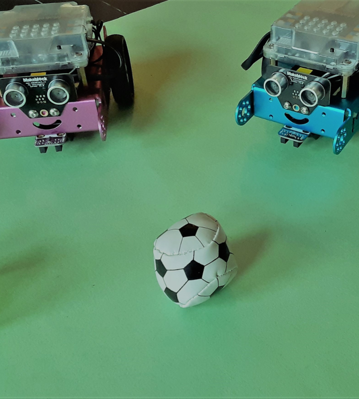 Partie de soccer avec robots