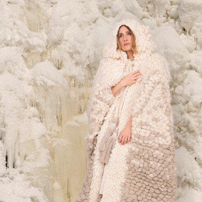 Francine-VANDELAC-(création),-Roger-DUFRESNE-(photographe)_Virginie-VANDELAC-(mannequin)_Cape-1974_2022