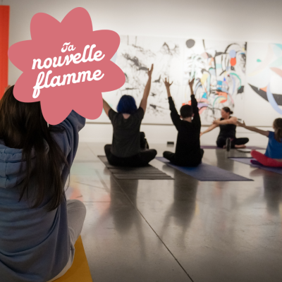 Yoga en salle d'exposition